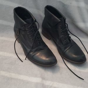 Steve Madden leather boot